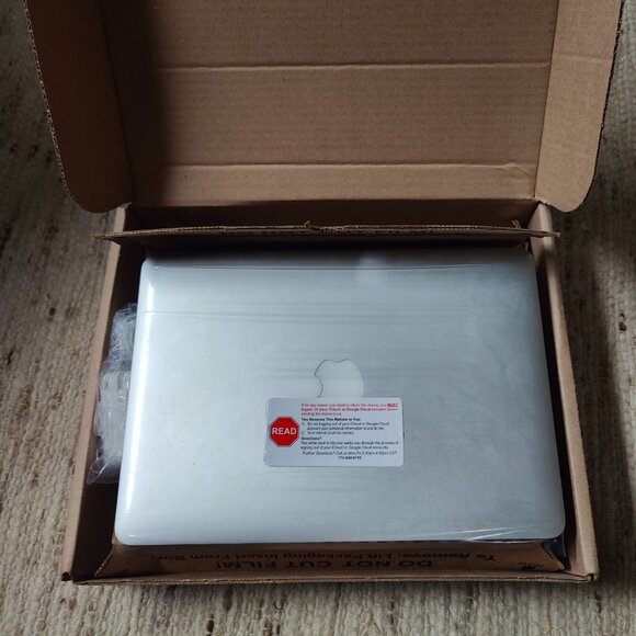 Refurbished MacBook Air + Charger - Picture 6 of 8